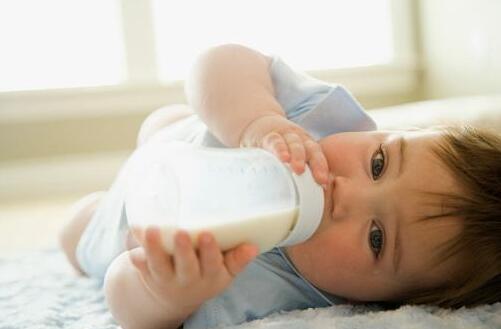 母乳分析仪告诉您母乳初期为什么是黄色？