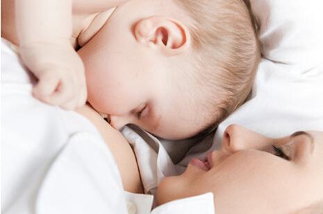 母乳喂养有助于恢复身形